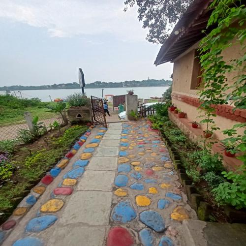 Kirti Kewat, Nawadatodi